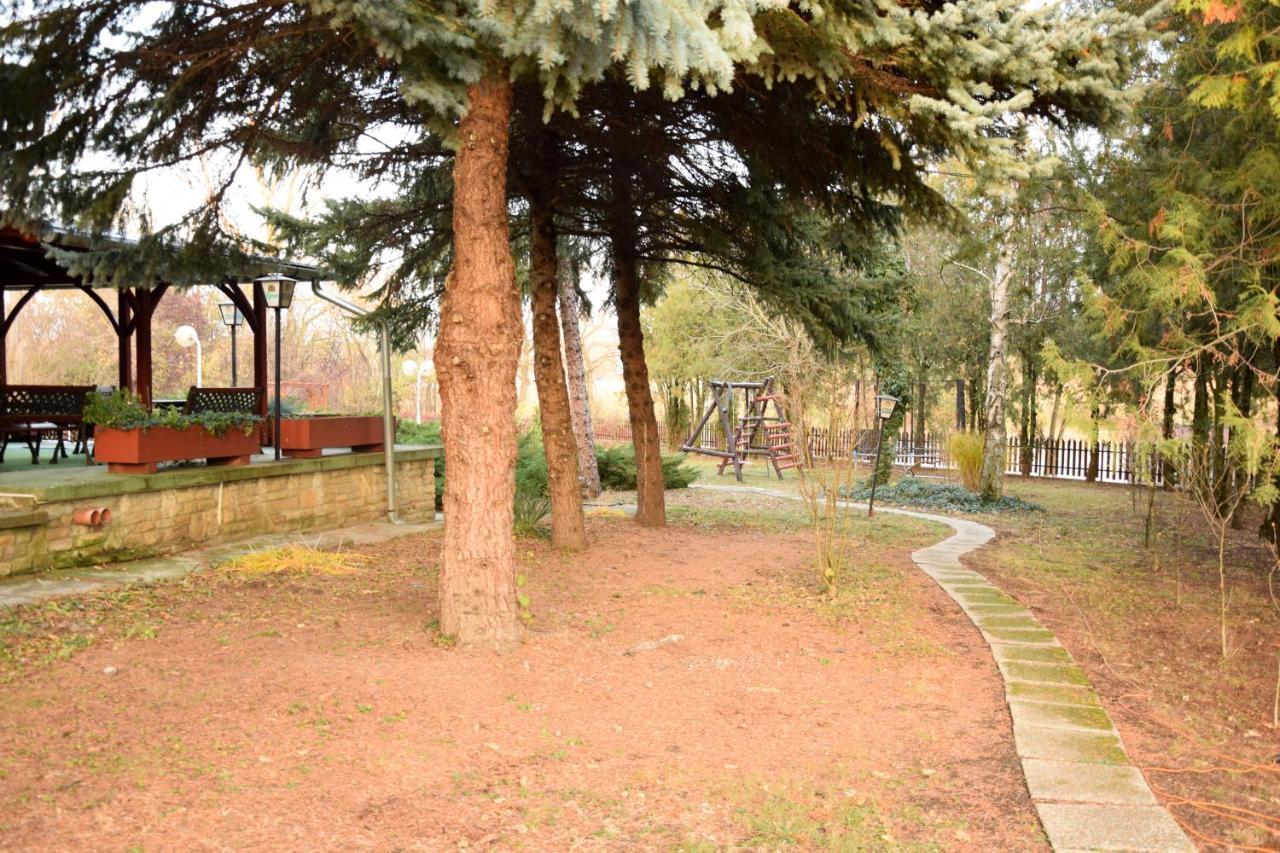 Fortuna Panzio Hotel Orosháza Exterior foto